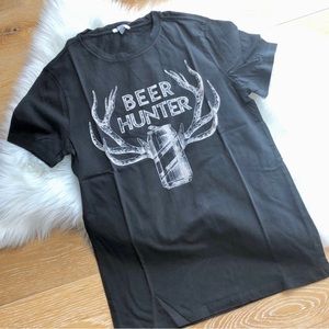 3/$30 DISTILLERY ‘Beer Hunter’ black T-shirt size Small